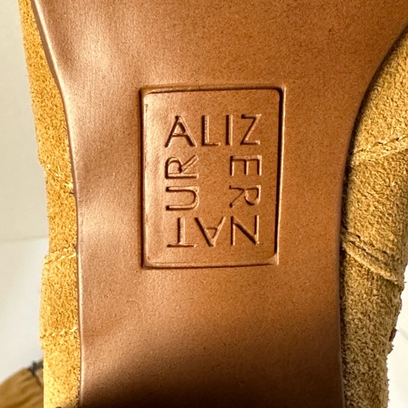 Naturalizer Gina Suede Bootie Size 6 - Picture 4 of 11